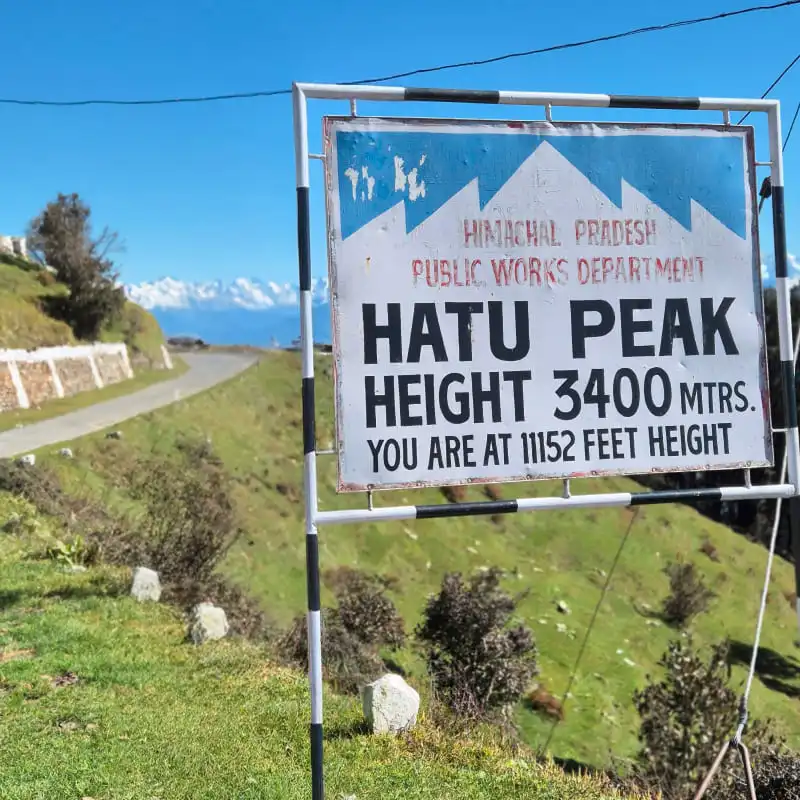 Camping-at-Hatu-Peak-under-clear-starry-sky-in-Himachal-Pradesh