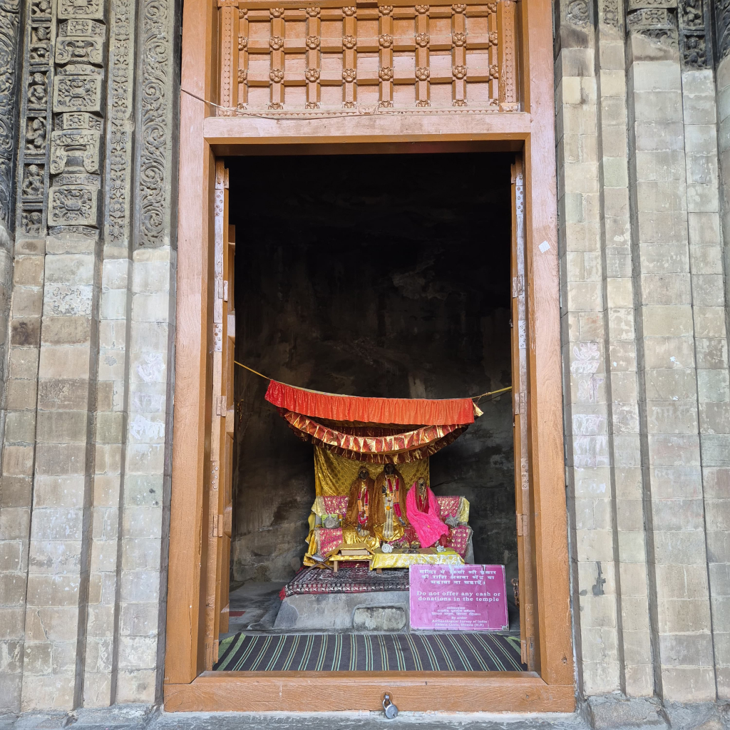 masroor rock cut temple central courtyard