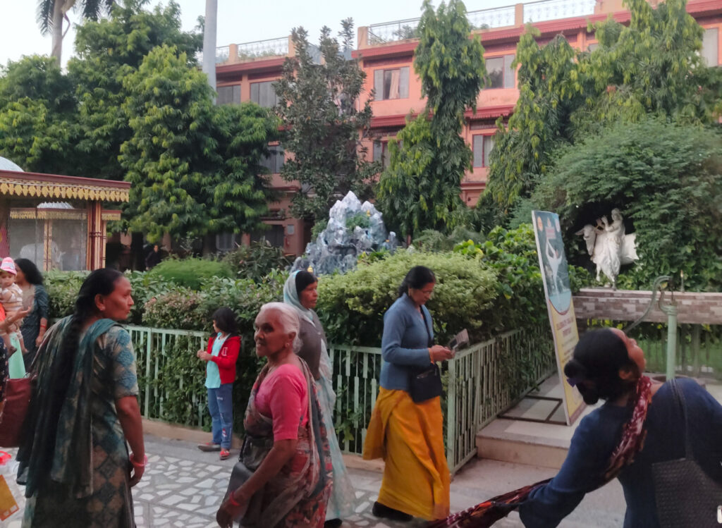 Parmarth Niketan Ashram stay guide