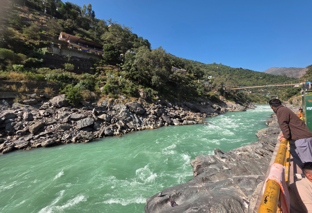 devprayag-sunrise-ganga-confluence-view