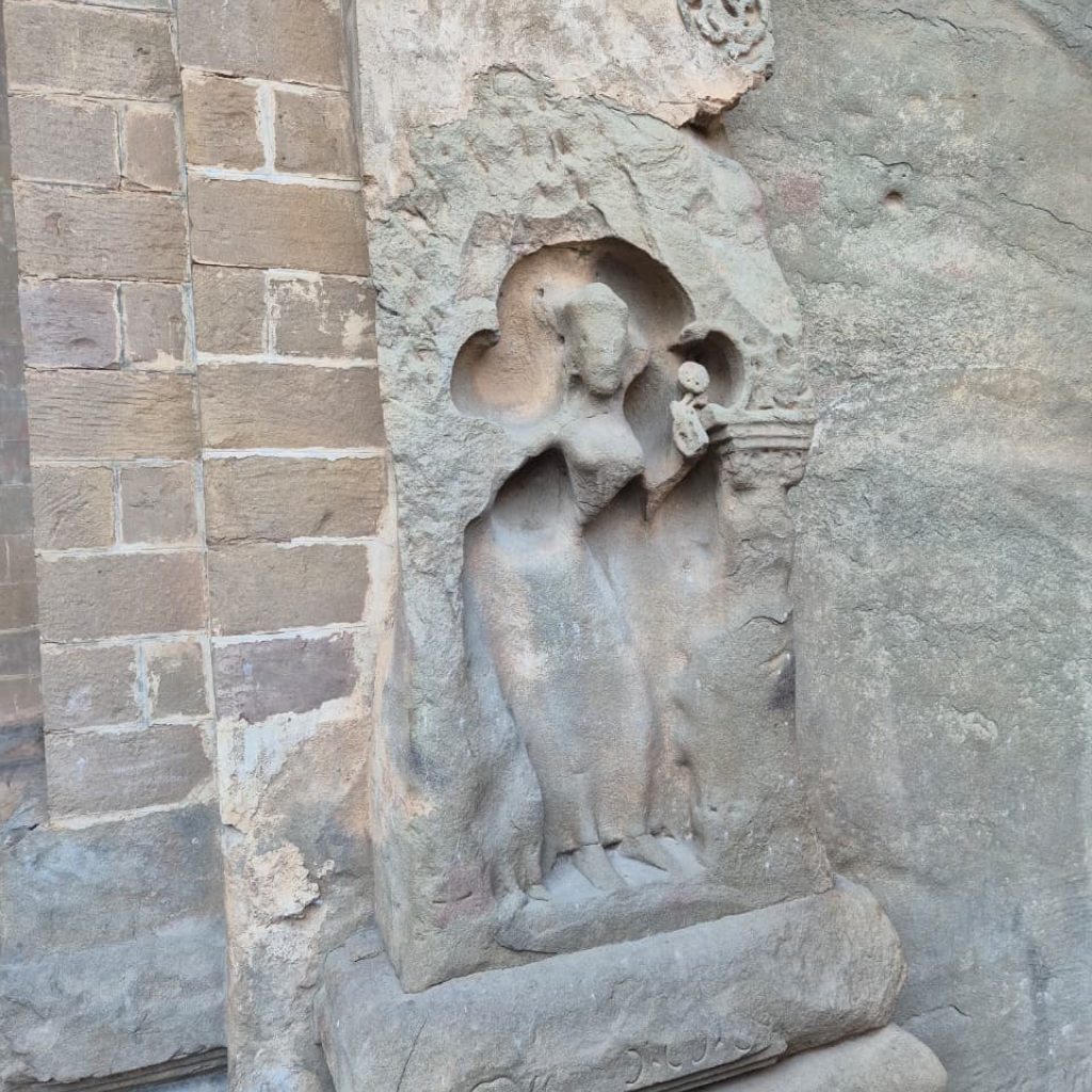 masroor rock cut temple carved pillars sculptures