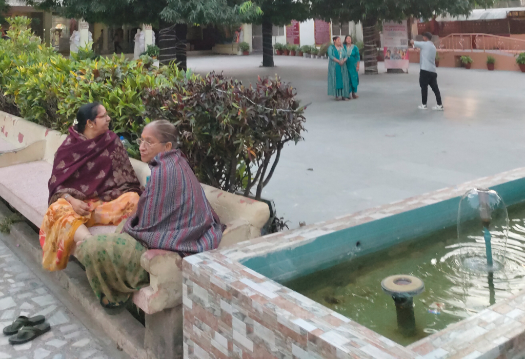 parmarth niketan ashram room booking