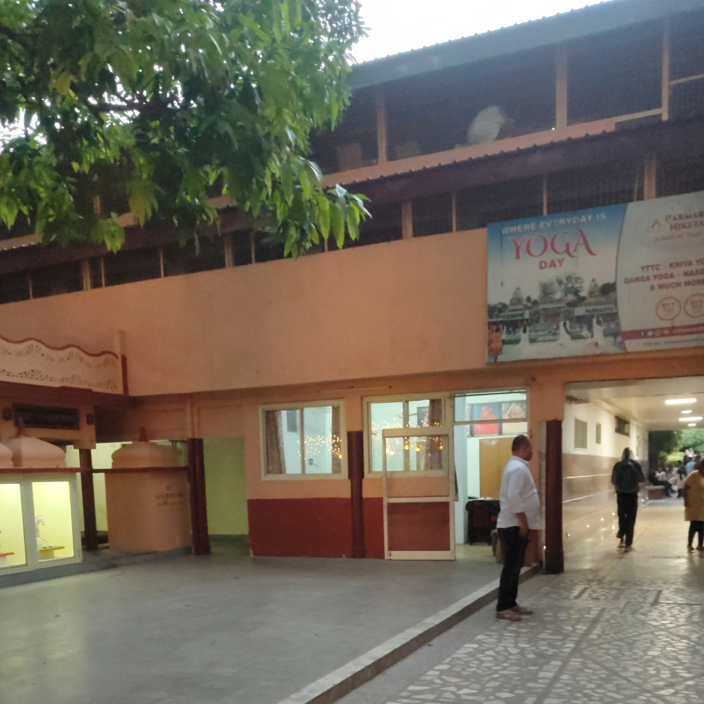 parmarth niketan ashram room cost