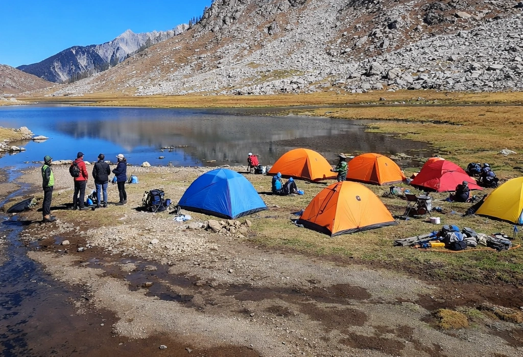 kareri lake trek vs triund trek which is better
