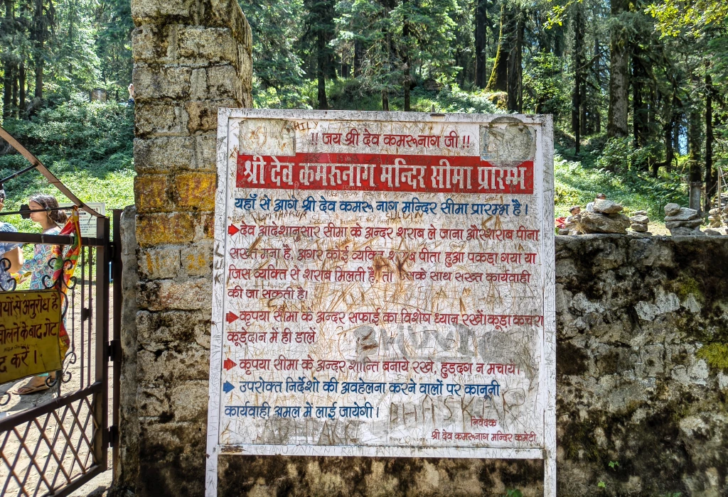 Trail board at Rohanda bus stand marking Kamru Nag temple 5.5 km uphill